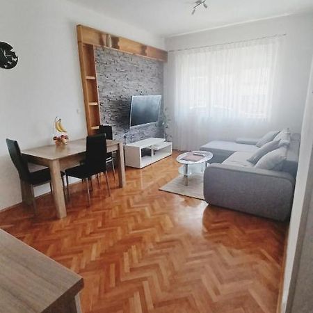 Apartman Dora Pula Exterior foto
