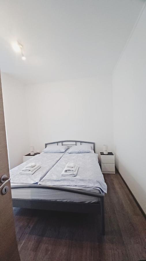 Apartman Dora Pula Exterior foto
