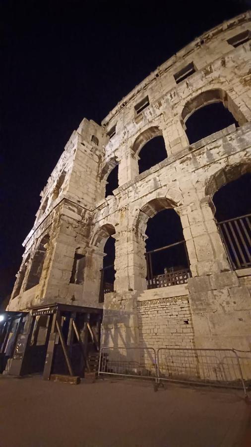 Apartman Dora Pula Exterior foto